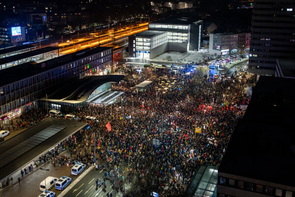 Demonstration gegen Rechts am HBF
