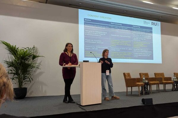 FIS Forum_Sabrina und Anna